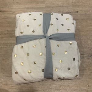 Nordstrom at Home Bedding - Brand New Nordstrom Rack Gold Polka Dot Blanket Nordstrom at Home Bedding - Brand New Nordstrom Rack Gold Polka Dot Blanket